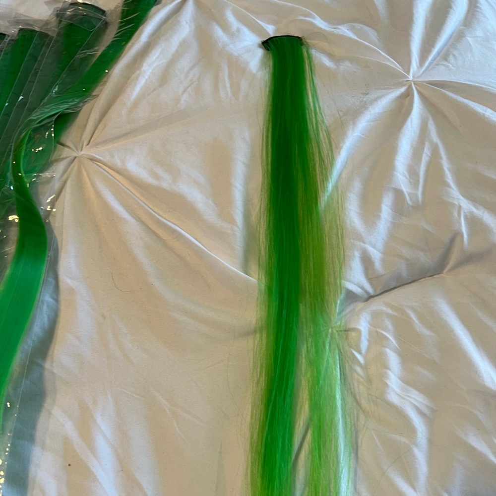 New set of 3 clip in hair extensions